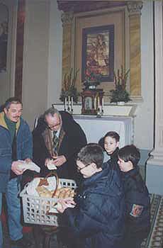 Ripa di Perugia - Distribuzione del pane per la festa di S. Emiliano