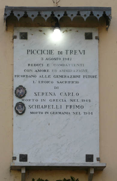 Trevi - Picciche - lapide dei Caduti in guerra 1940-45